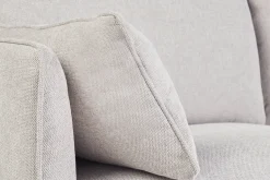 Canapé scandinave 3 places en tissu effet velours texturé beige et bois clair CLAYTON