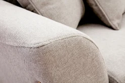 Canapé scandinave 3 places en tissu effet velours texturé beige et bois clair ASAKO