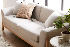 Canapé scandinave 3 places en tissu effet velours texturé beige et bois clair ASAKO