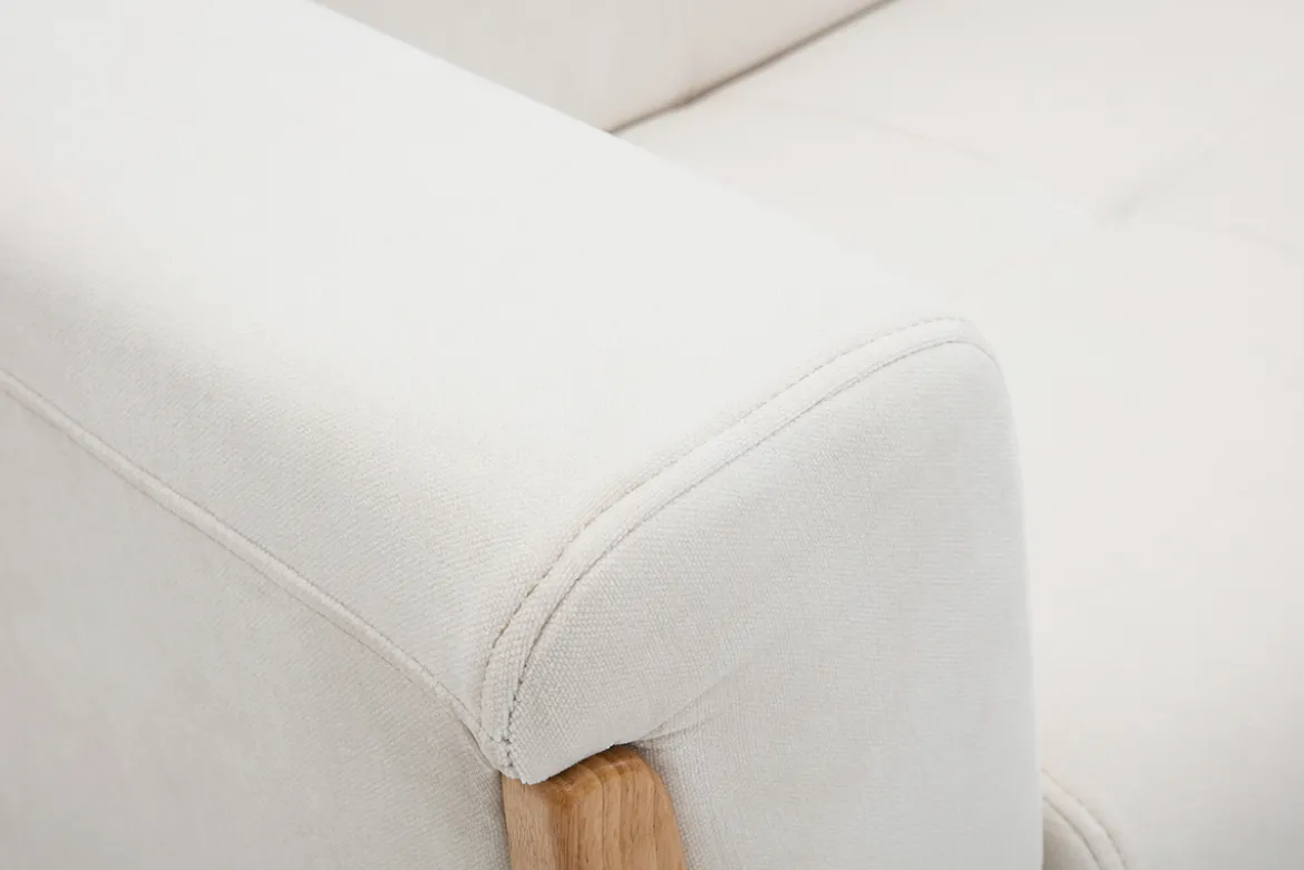 Canapé scandinave 2 places en tissu effet velours blanc cassé et bois clair FJORD