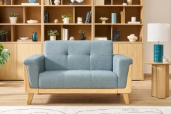 Canapé scandinave 2 places en tissu vert de gris et bois clair FJORD