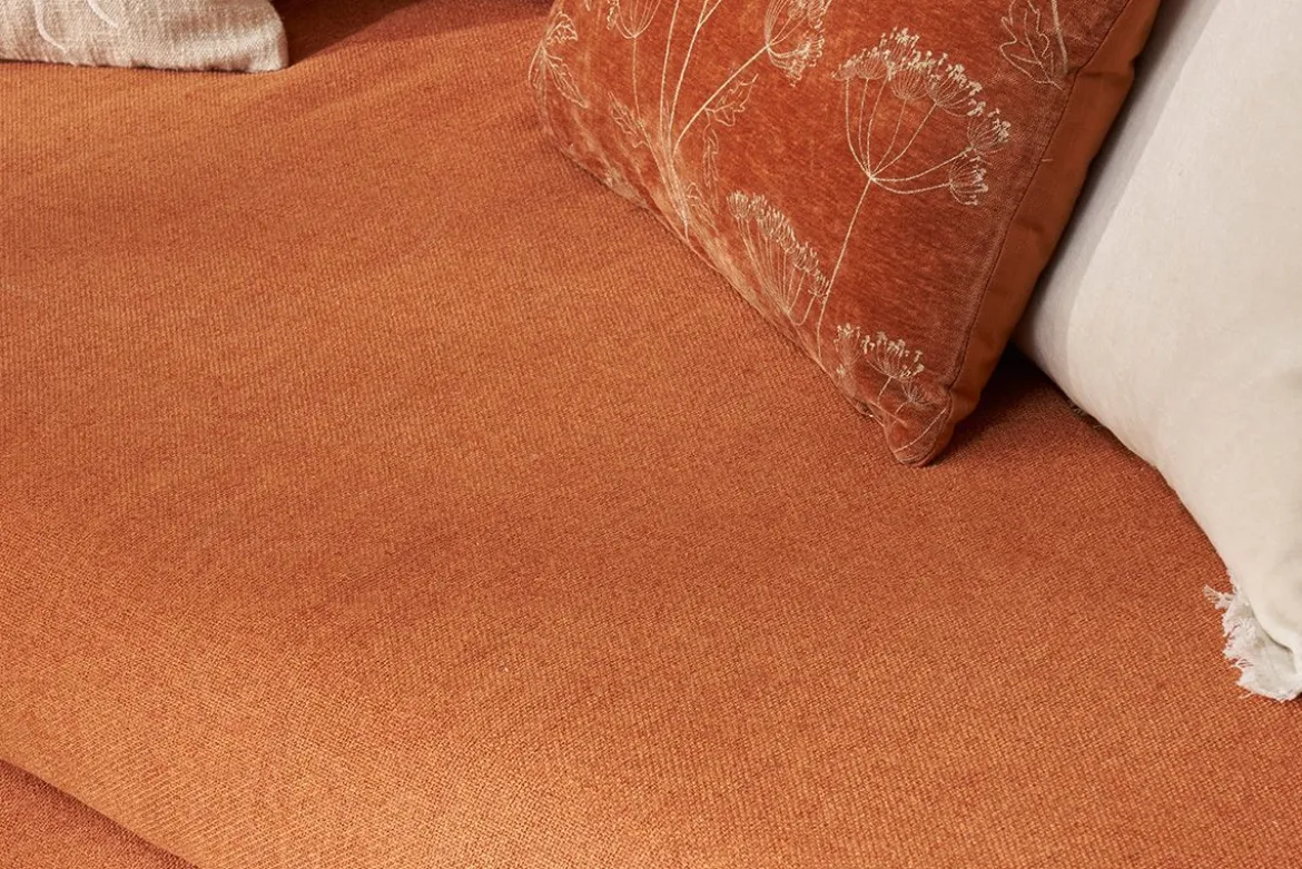 Canapé scandinave 3 places en tissu brique et bois clair CREEP