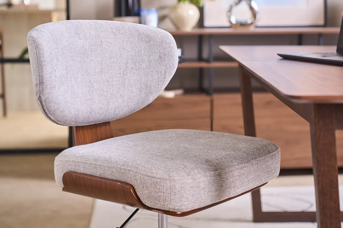 Chaise de bureau en tissu effet velours texturé gris et bois foncé noyer HANZ