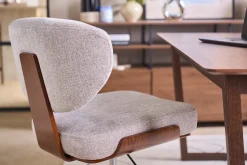 Chaise de bureau en tissu effet velours texturé gris et bois foncé noyer HANZ