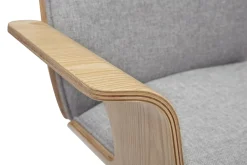 Chaise de bureau à roulettes design en tissu effet velours texturé gris, bois clair et acier chromé RUFIN