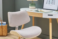 Chaise de bureau à roulettes design en tissu effet velours texturé beige, bois clair chêne et métal MALMO