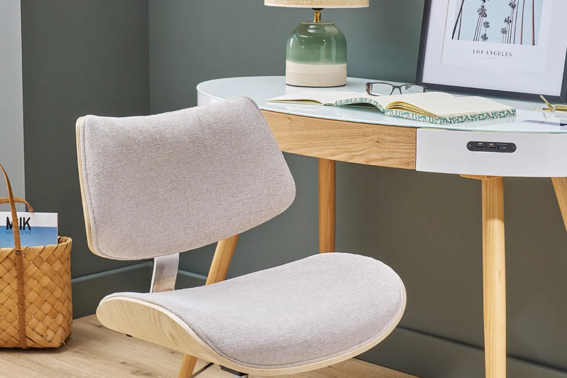 Chaise de bureau à roulettes design en tissu effet velours texturé beige, bois clair chêne et métal MALMO