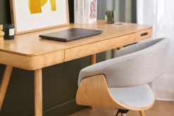 Chaise de bureau à roulettes design en tissu gris clair, bois clair et acier chromé OKTAV