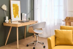 Chaise de bureau à roulettes design en tissu gris clair, bois clair et acier chromé OKTAV