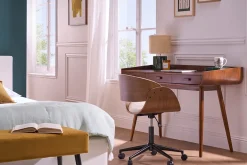 Chaise de bureau à roulettes design en bois foncé et tissu effet velours texturé beige BENT