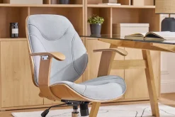 Chaise de bureau à roulettes design en tissu gris clair, bois clair et acier chromé YORKE