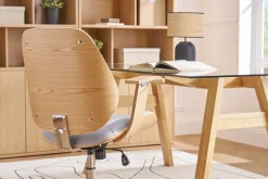 Chaise de bureau à roulettes design en tissu gris clair, bois clair et acier chromé YORKE