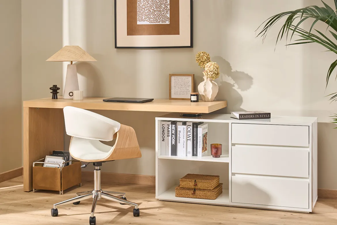 Chaise de bureau à roulettes design blanc, bois clair et acier chromé ARAMIS