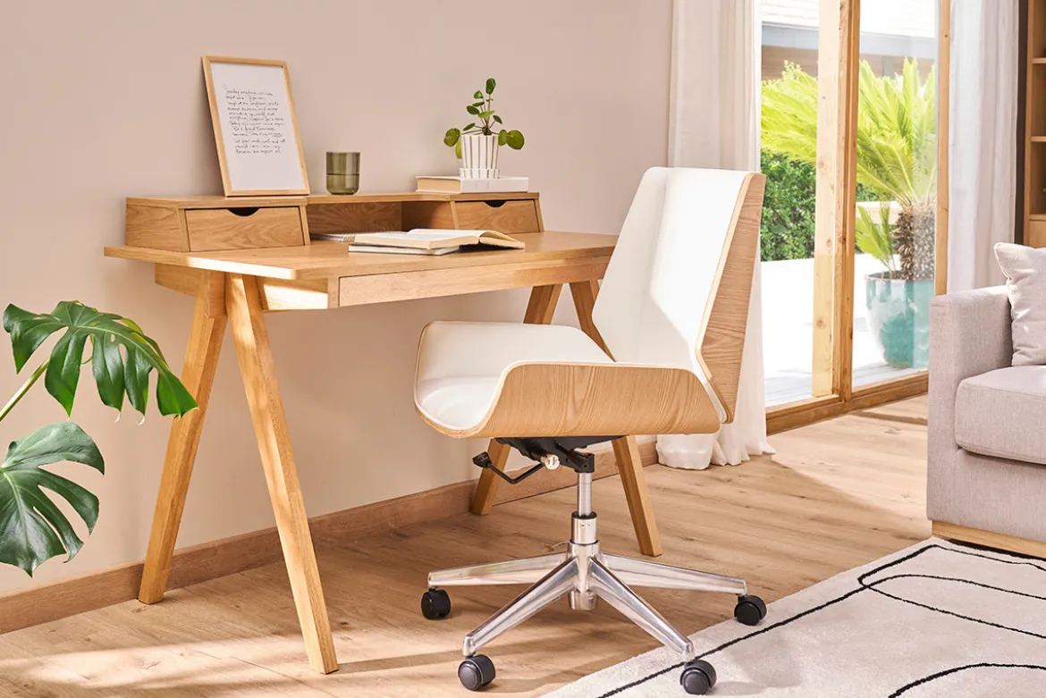 Chaise de bureau à roulettes design en tissu gris clair, bois clair et acier chromé CURVED