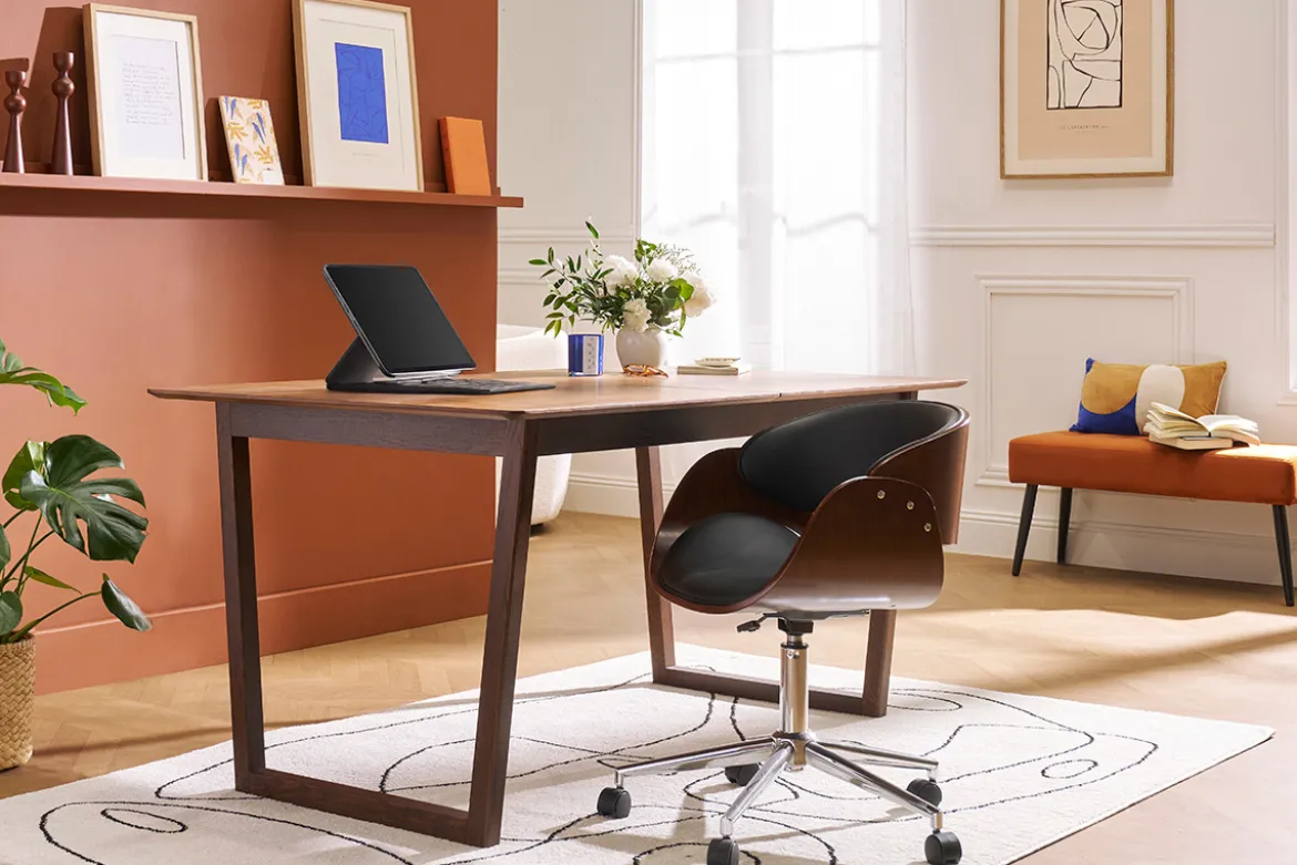 Chaise de bureau à roulettes design noir, bois foncé noyer et acier chromé BENT