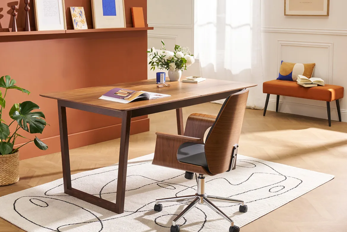 Chaise de bureau à roulettes design noir, bois foncé noyer et acier chromé RUFIN
