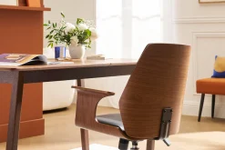 Chaise de bureau à roulettes design noir, bois foncé noyer et acier chromé RUFIN