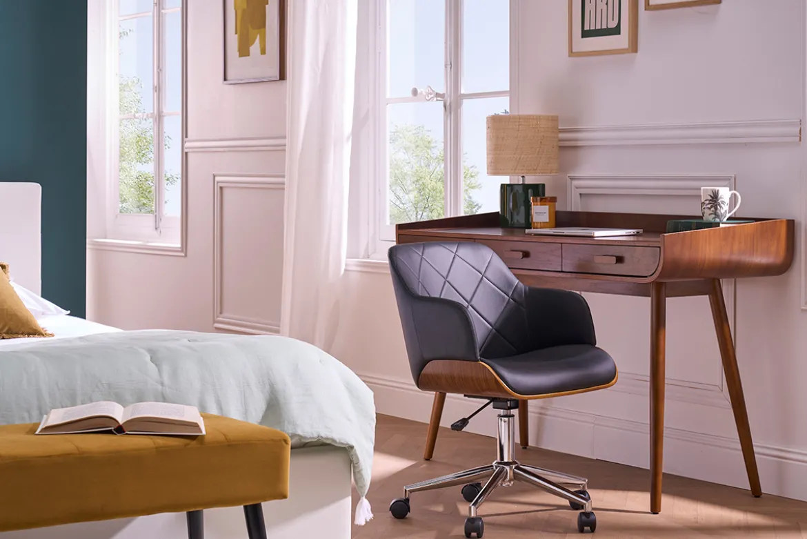 Chaise de bureau à roulettes design noir, bois foncé noyer et acier chromé SANDRO