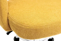 Chaise de bureau à roulettes en tissu effet velours texturé jaune moutarde et acier chromé COSETTE