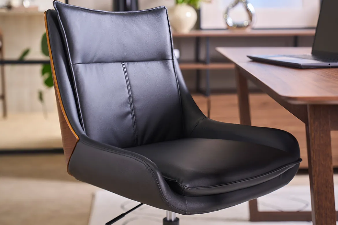 Chaise de bureau à roulettes noire et bois foncé BLAISE