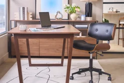 Chaise de bureau à roulettes noire et bois foncé BASILE