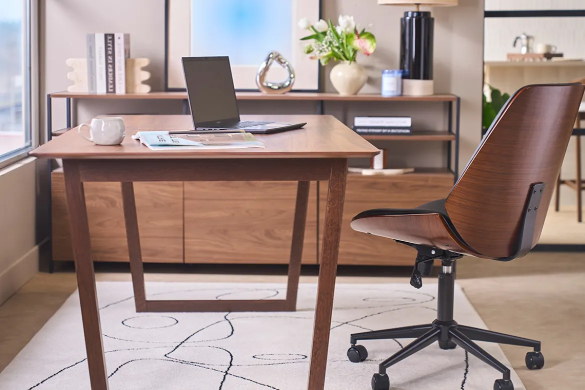 Chaise de bureau à roulettes noire et bois foncé DOUGLAS