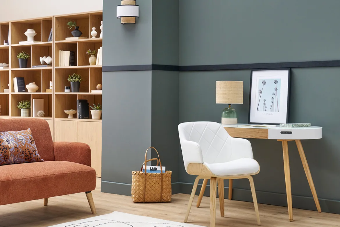 Chaise design blanc et bois clair LUCIEN
