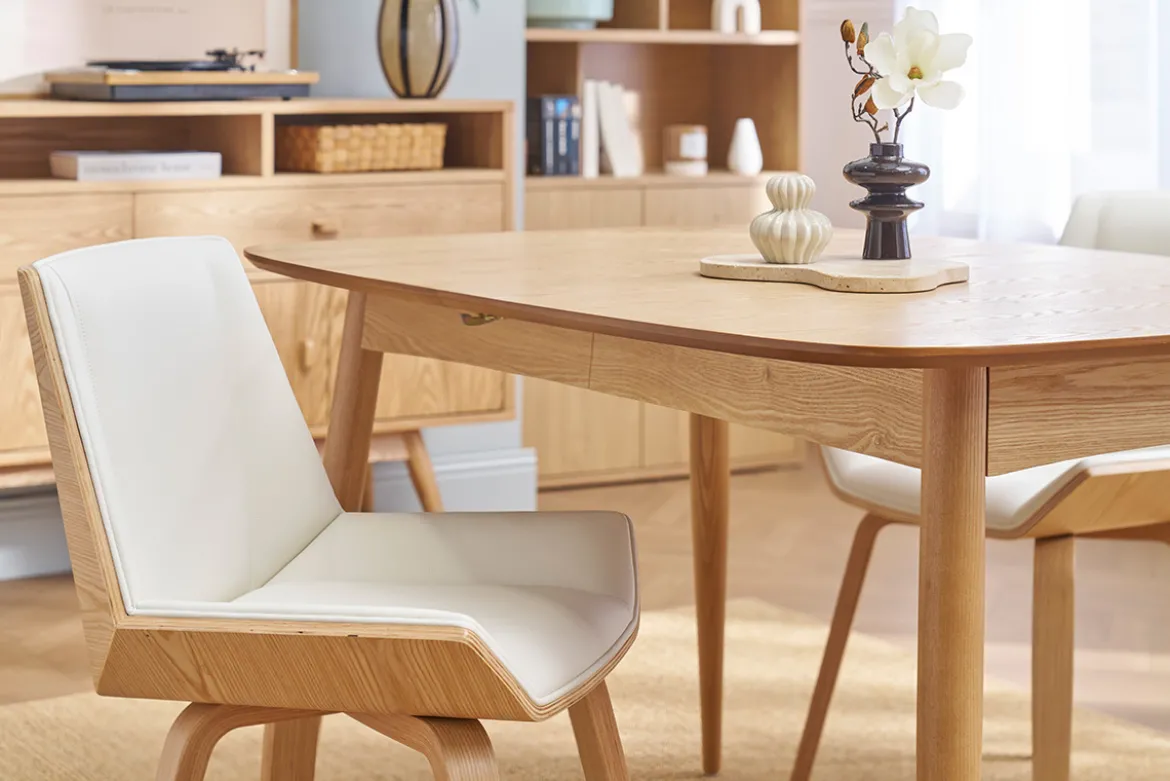 Chaise design blanc et bois clair MELKIOR