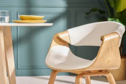 Chaise design blanc et bois clair ARAMIS