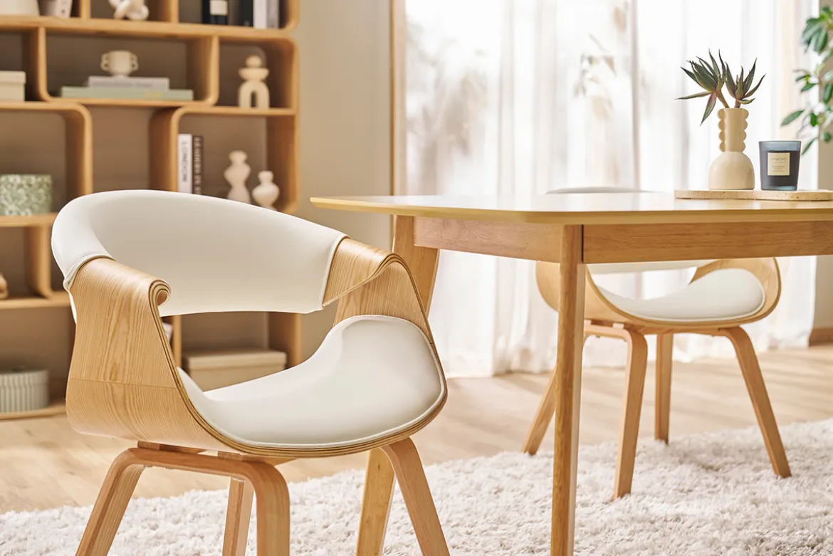 Chaise design blanc et bois clair ARAMIS