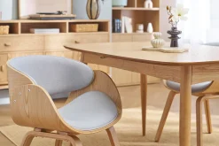 Chaise design en tissu gris et bois clair BENT