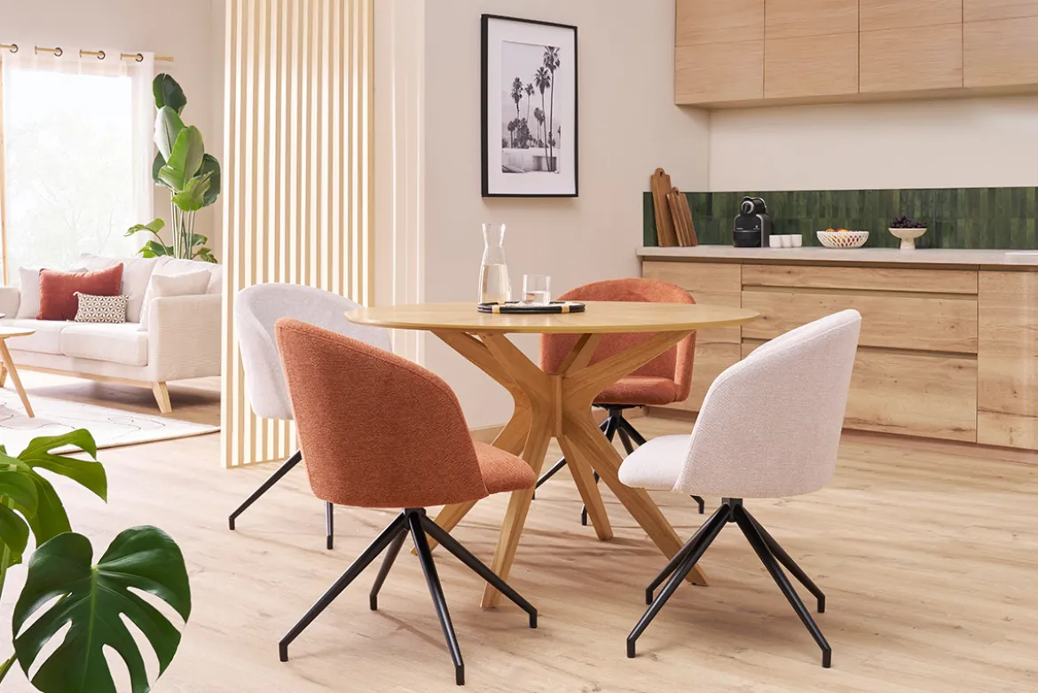 Chaise design pivotante 360° en tissu effet velours texturé beige et métal noir VANITY