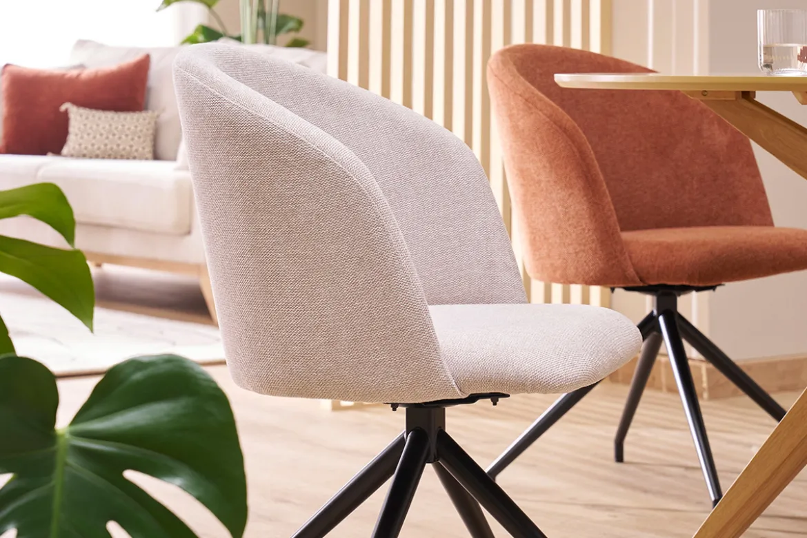 Chaise design pivotante 360° en tissu effet velours texturé beige et métal noir VANITY