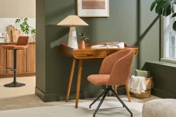 Chaise design pivotante 360° en tissu effet velours texturé terre brulée et métal noir VANITY