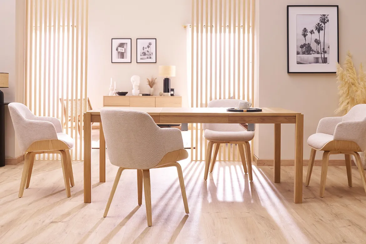 Chaise en tissu chenille beige et bois foncé EARL