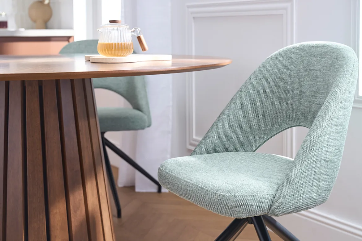 Chaise pivotante 360° en tissu effet velours texturé vert céladon et métal noir COSETTE