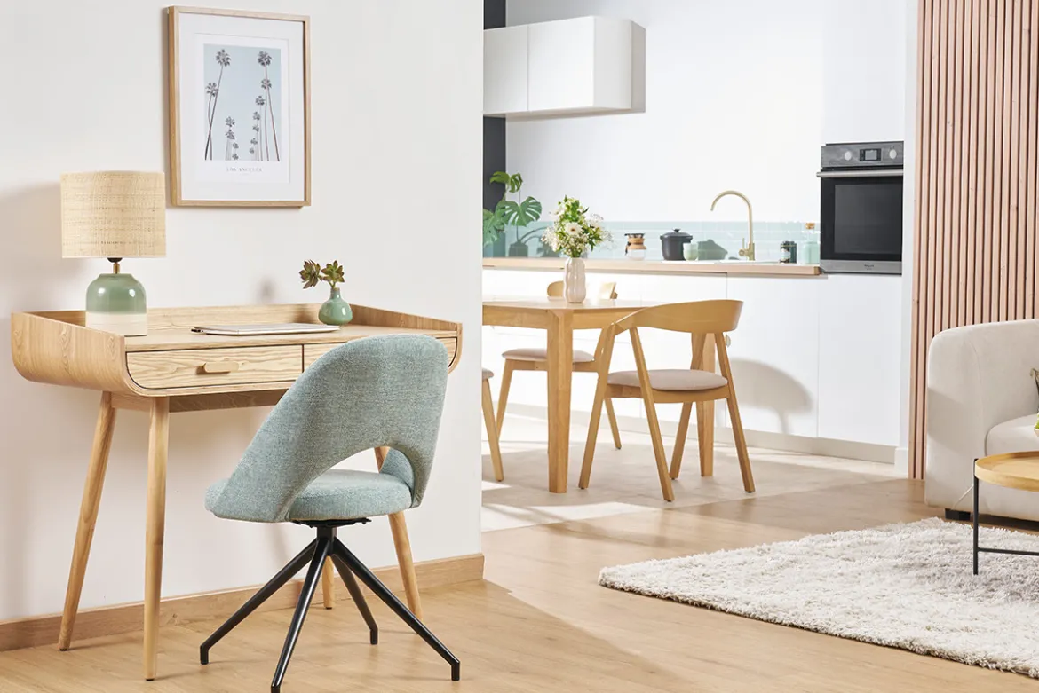 Chaise pivotante 360° en tissu effet velours texturé vert céladon et métal noir COSETTE