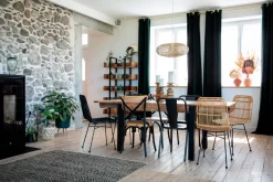 Chaises bistrot bois clair massif et métal noir (lot de 2) JAKE