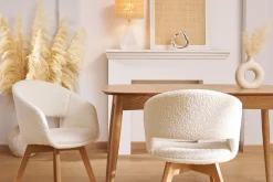 Chaise scandinave en tissu effet laine bouclée blanc et bois clair massif PRISMA