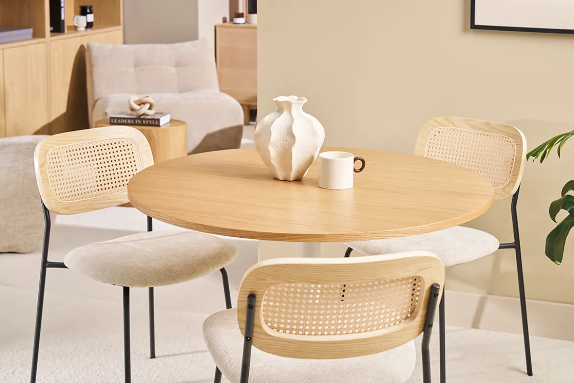 Chaises design en tissu effet velours texturé beige, métal noir et cannage rotin (lot de 2) MIRANDA
