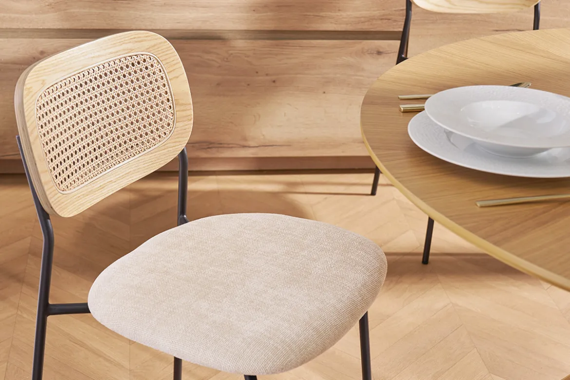 Chaises design en tissu effet velours texturé beige, métal noir et cannage rotin (lot de 2) MIRANDA