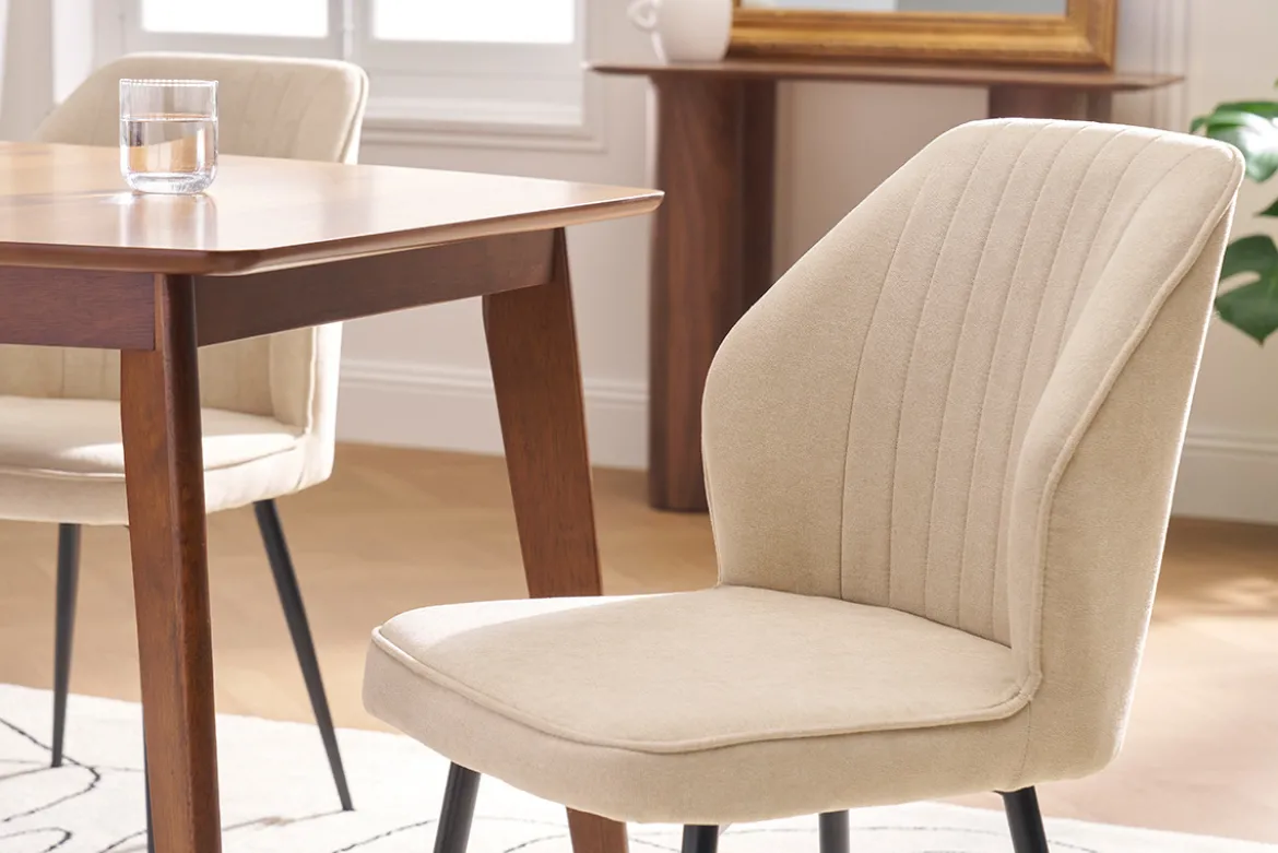 Chaises design en tissu effet velours beige et métal noir (lot de 2) FANETTE