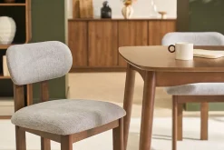 Chaises en tissu effet velours texturé gris et bois foncé noyer (lot de 2) NORMI