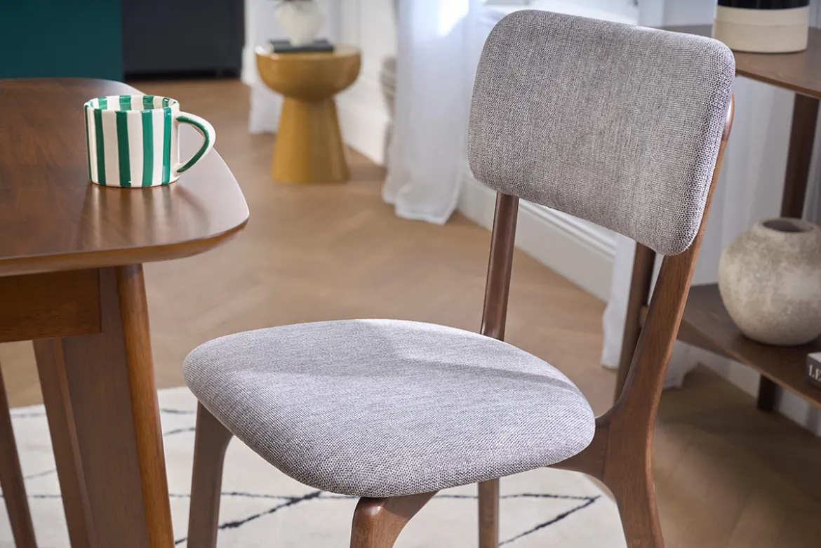 Chaises en tissu effet velours texturé gris et bois foncé (lot de 2) JOCA