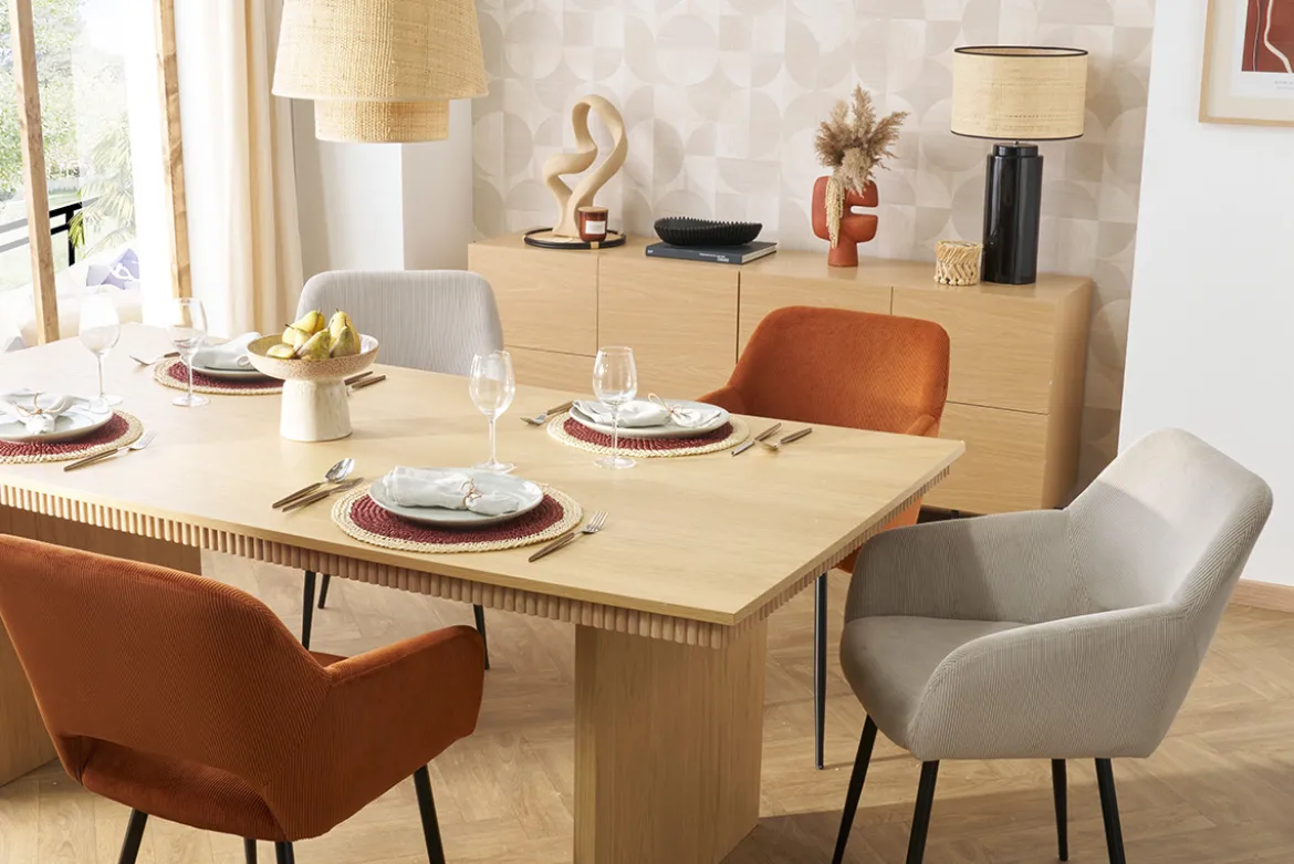 Chaises en tissu velours côtelé taupe et métal noir (lot de 2) LAURETTE