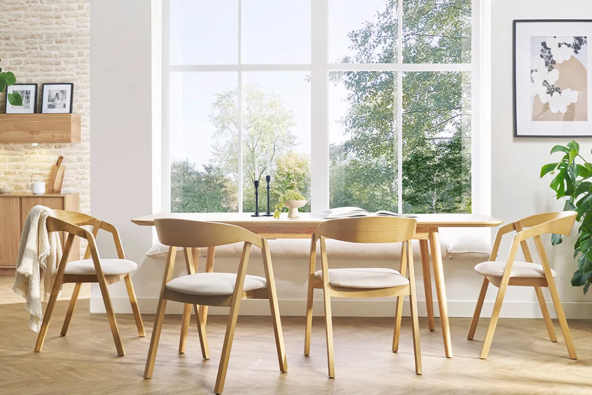 Chaises scandinaves empilables en bois clair chêne et tissu beige (lot de 2) LOVA
