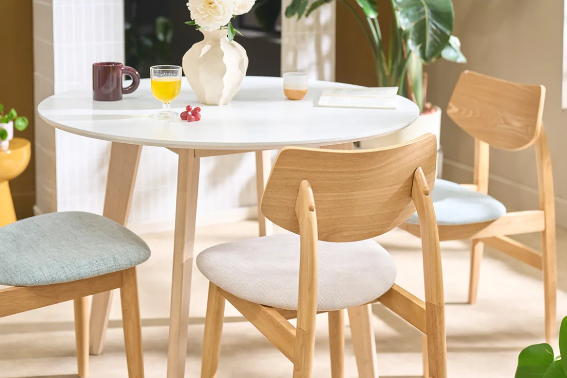 Chaises scandinaves en bois clair et tissu effet velours texturé beige (lot de 2) ELION