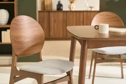 Chaises scandinaves en bois foncé et tissu gris clair (lot de 2) ELTON