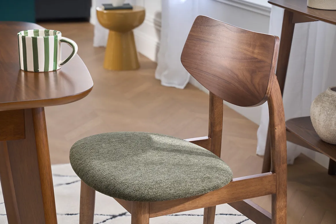 Chaises scandinaves en bois foncé et tissu effet velours texturé vert kaki (lot de 2) ELION