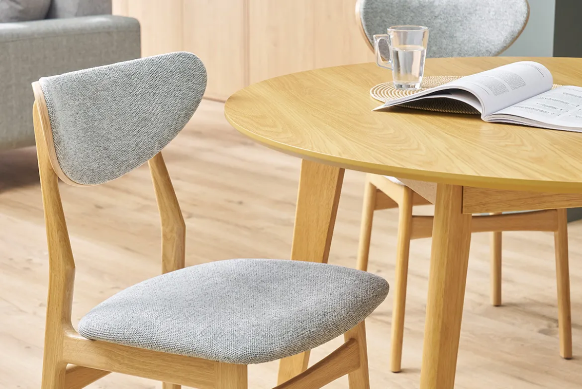 Chaises scandinaves en tissu effet velours texturé gris chiné et bois clair chêne massif (lot de 2) MAYA